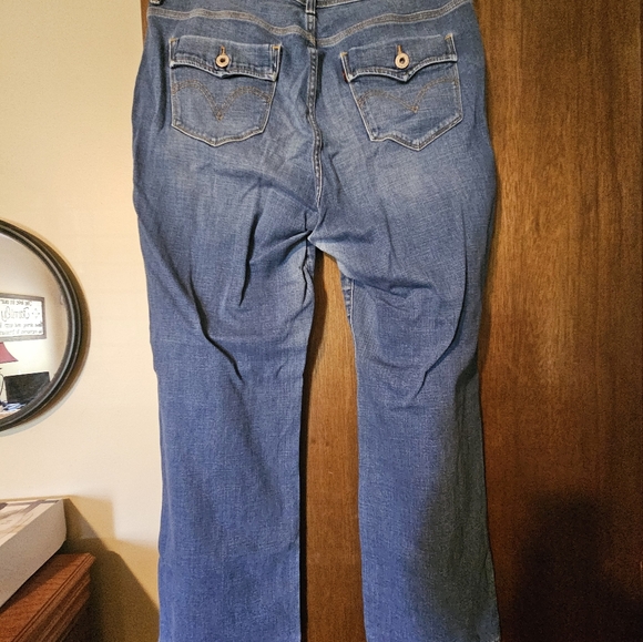 Levi's Bootcut - Picture 2 of 4